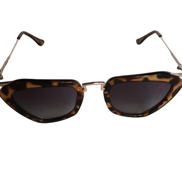 BETSY JOHNSON Cateye Cheetah Print Sunglasses - Picture 4 of 6